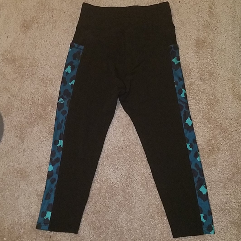 POP Fit NWT Crop Black withLeopard Print Leggings